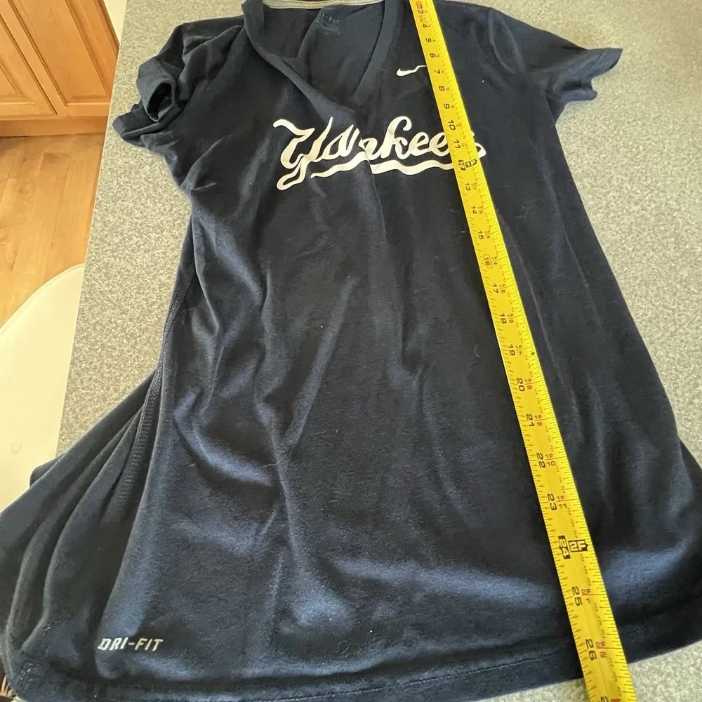 Nike Dri-FIT NY Yankees Women's V-Neck T-Shirt‎ Blue Size S/M MLB Baseball Tee
